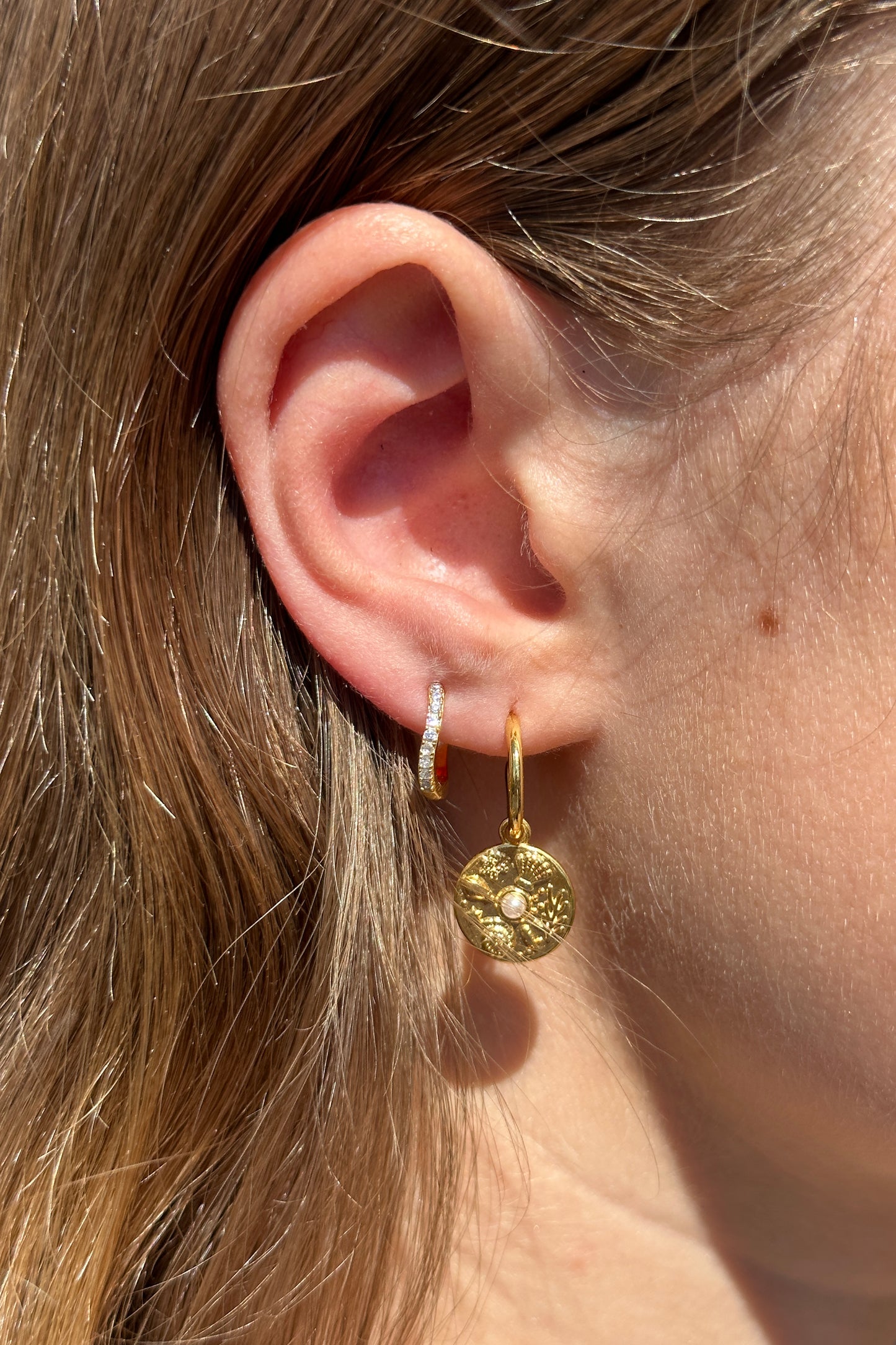 APHRODITE COIN HOOP EARRINGS GOLD