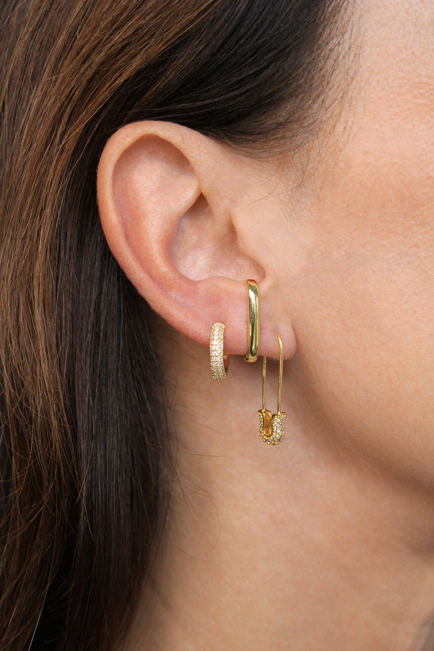 CARMEN HUGGIE HOOP EARRINGS GOLD