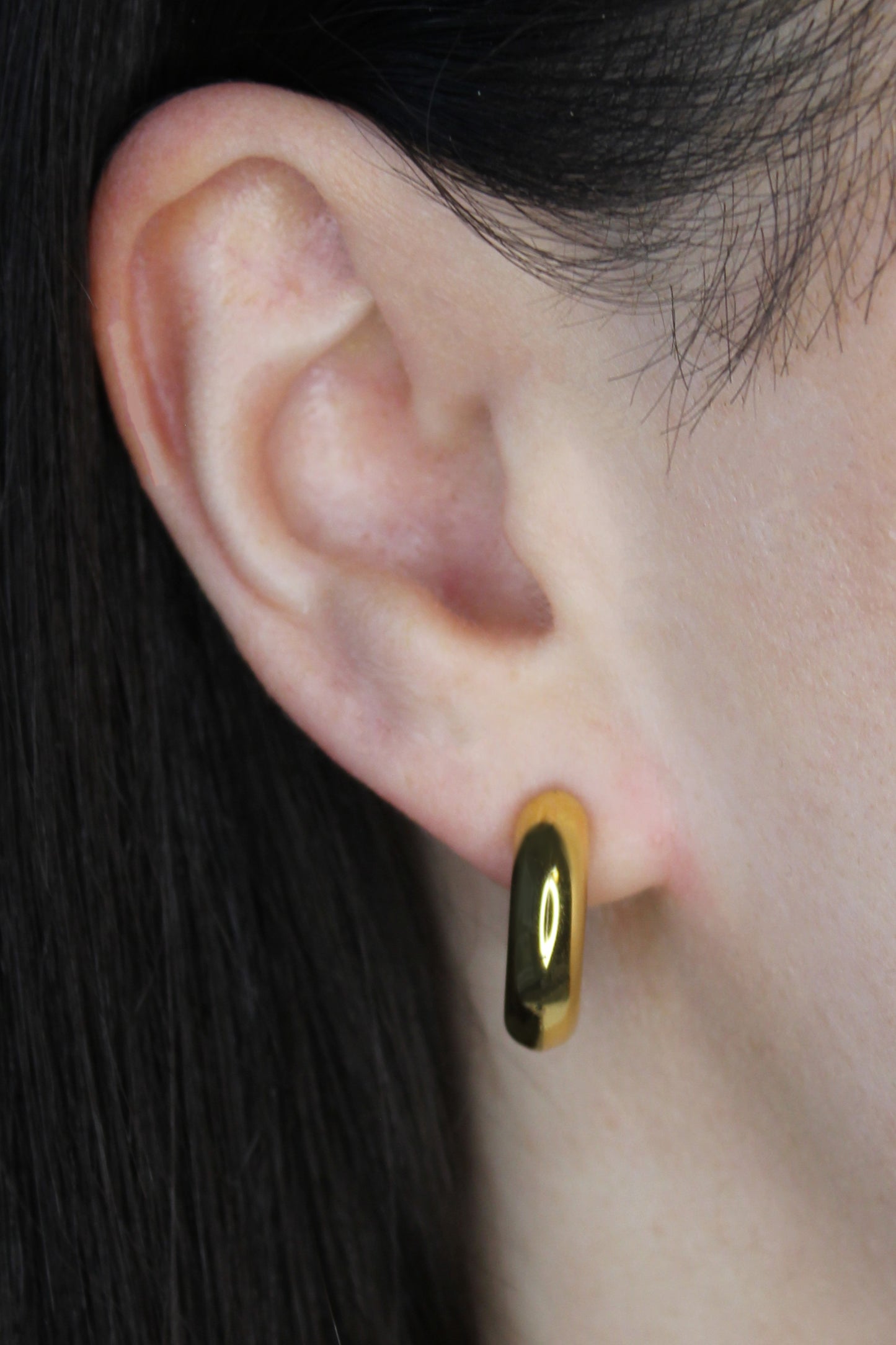 SELENA HOOP EARRINGS IN GOLD