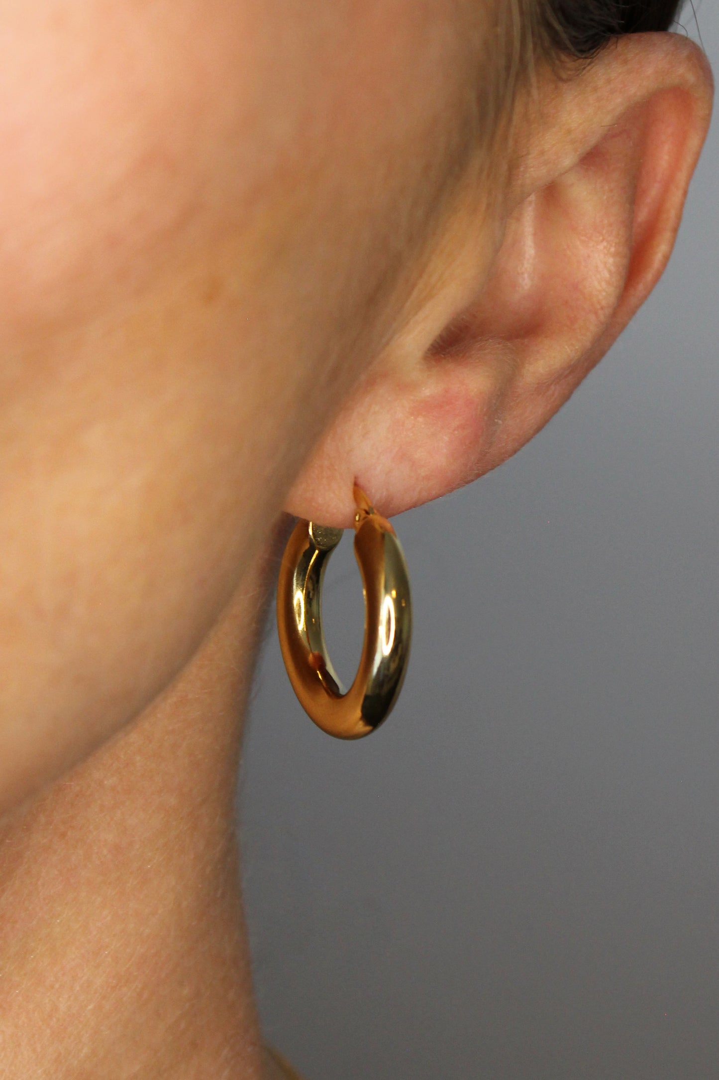 HAILEY MEDIUM HOOP EARRINGS